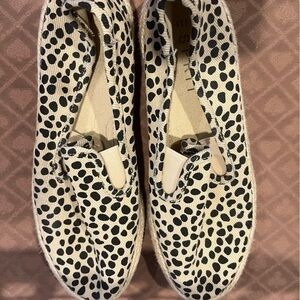 Esprit animal print shoe with yarn decal on bottom